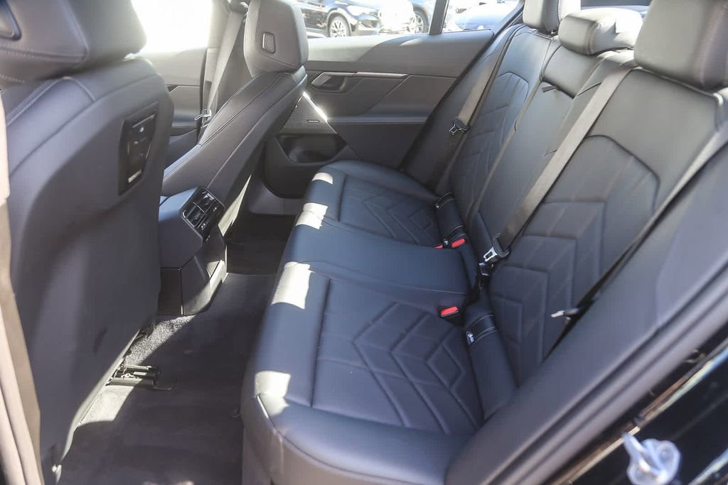 Certified 2025 BMW 530i image 15