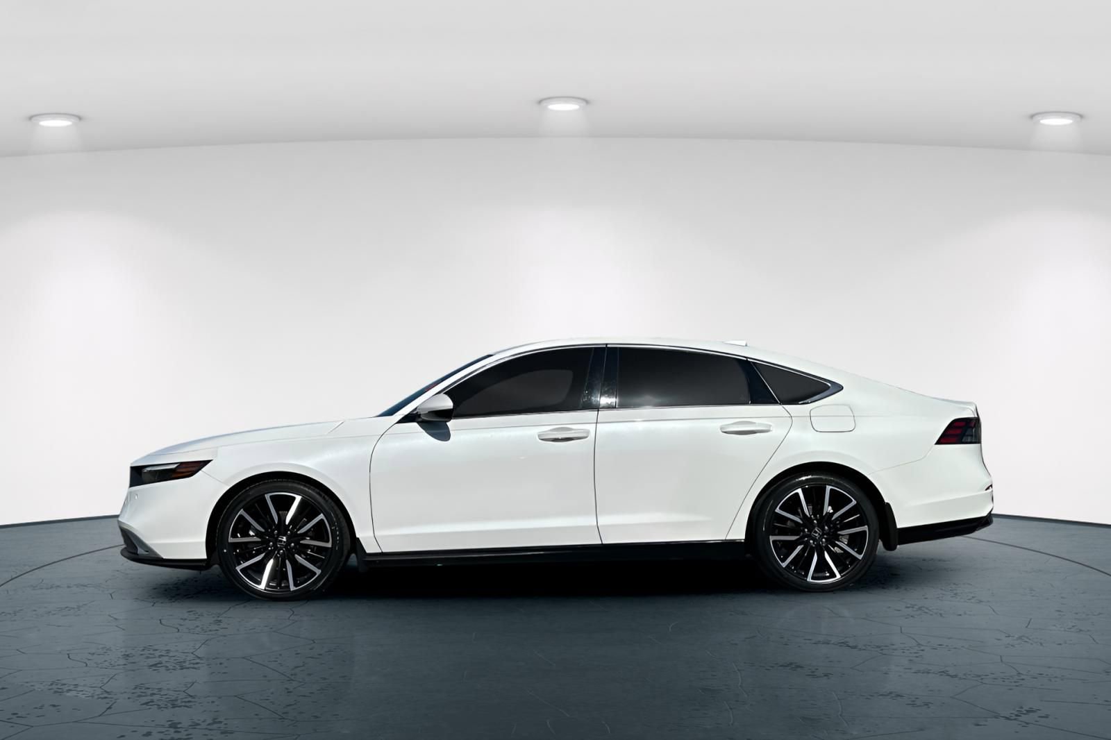 Used 2023 Honda Accord Touring image 3