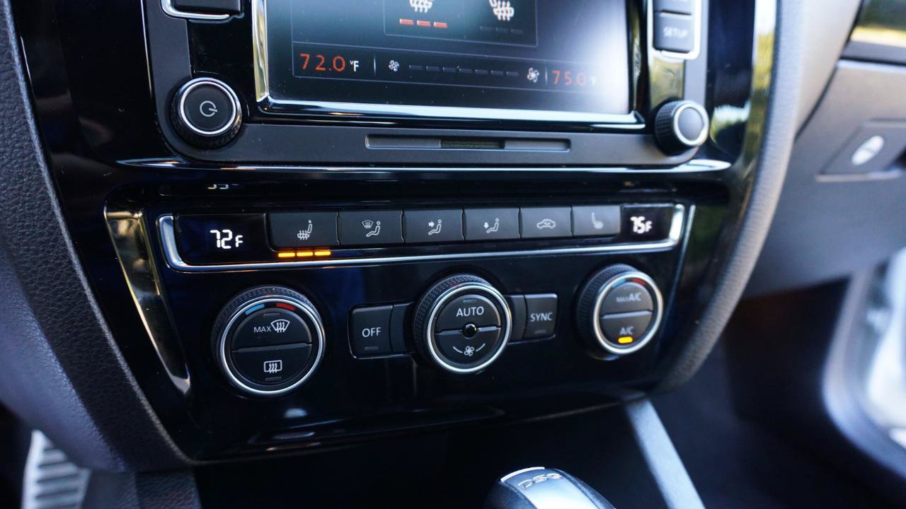Used 2015 Volkswagen Jetta GLI SE FWD image 16