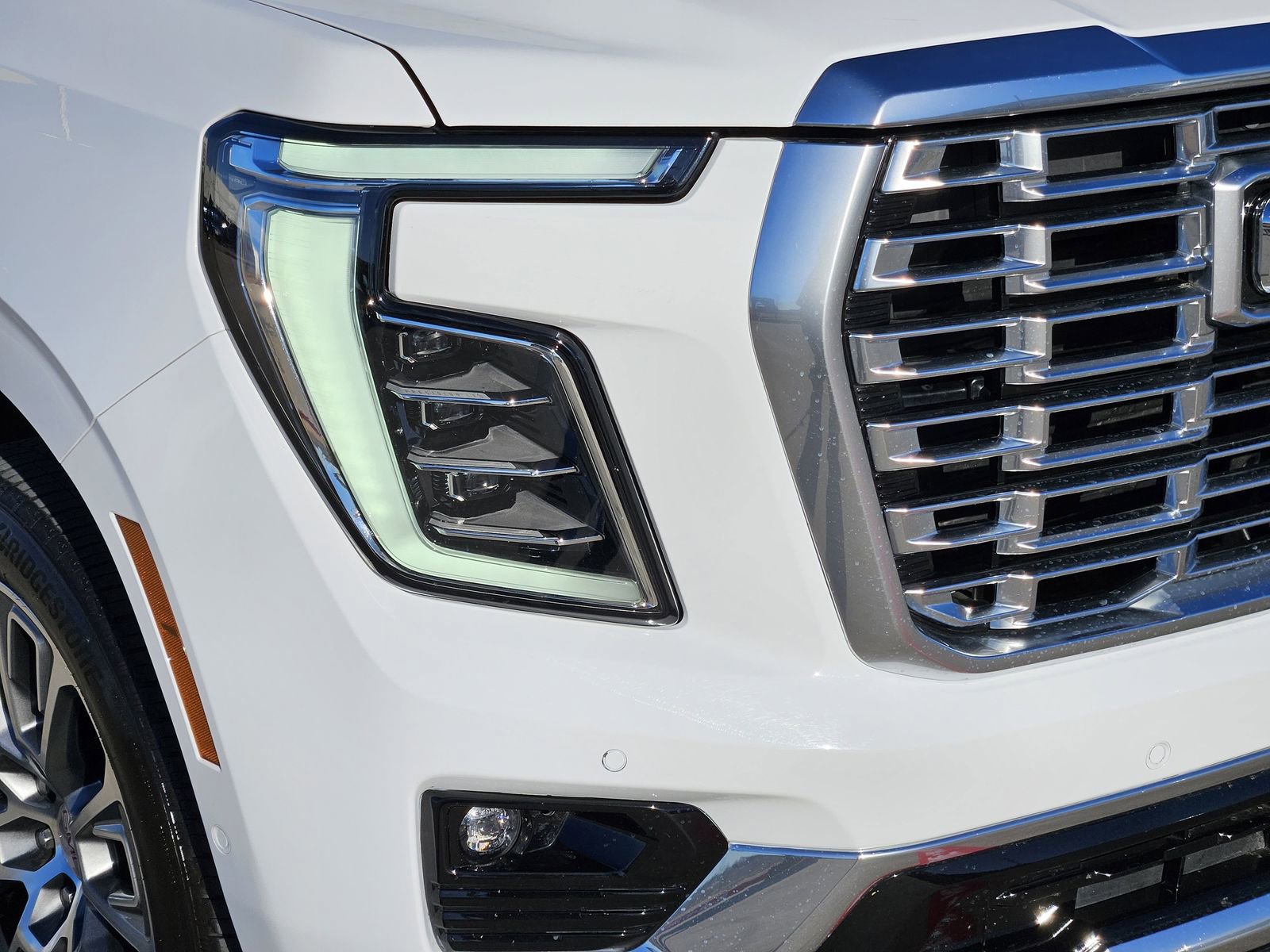 Used 2025 GMC Yukon XL Denali image 11