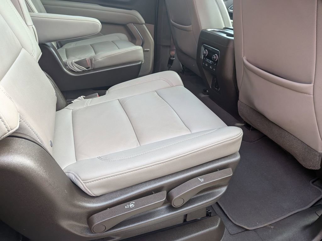 Used 2021 Chevrolet Suburban Z71 w/ Luxury Package image 29