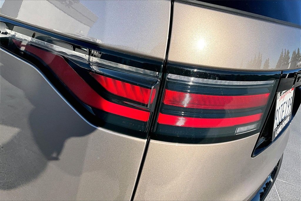 Used 2024 Land Rover Discovery Dynamic SE image 21