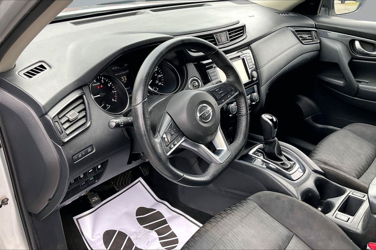 Used 2020 Nissan Rogue SV FWD image 14