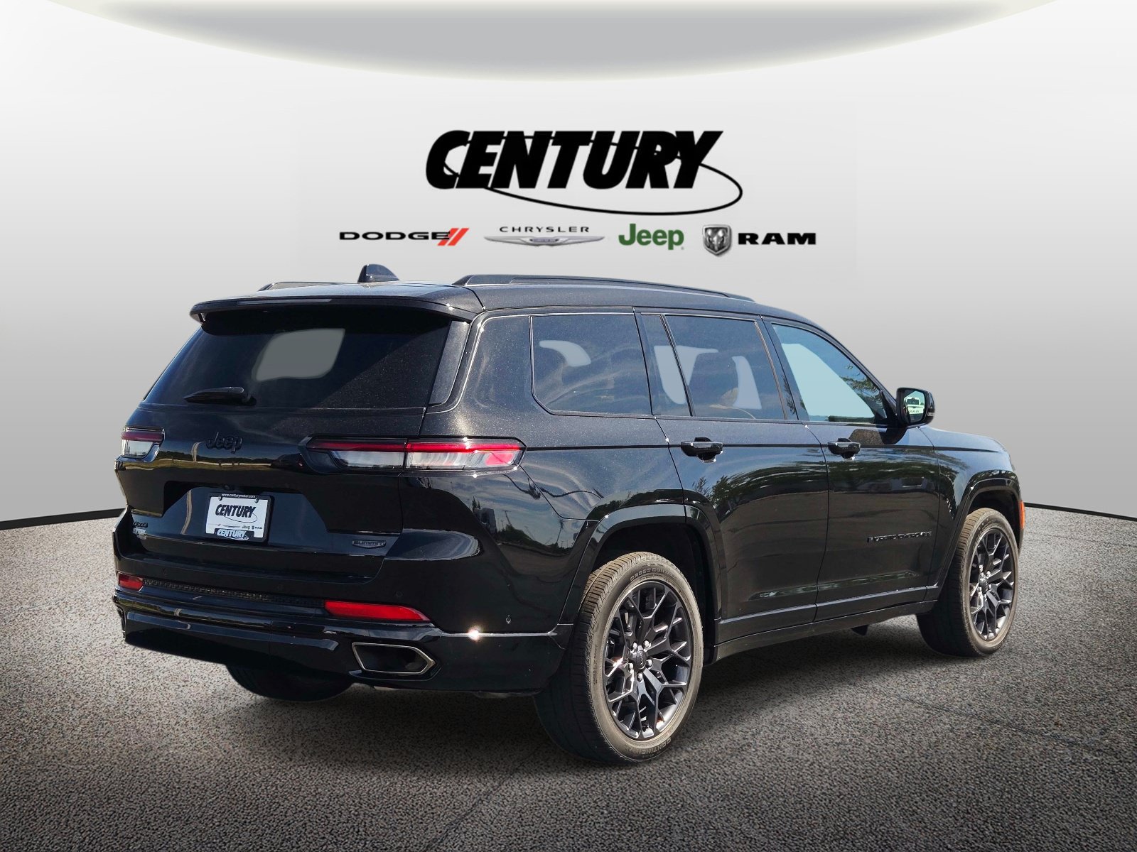 Used 2025 Jeep Grand Cherokee L Summit w/ Obsidian Package AWD/4WD image 4