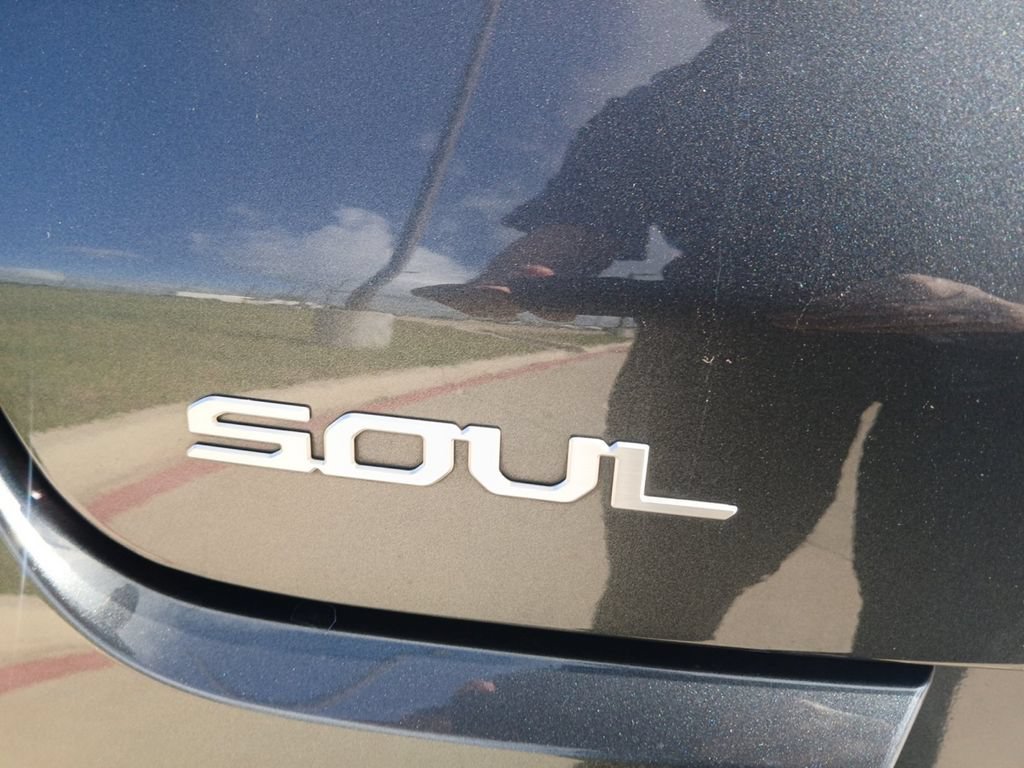 Used 2023 Kia Soul LX w/ LX Technology Package FWD image 28