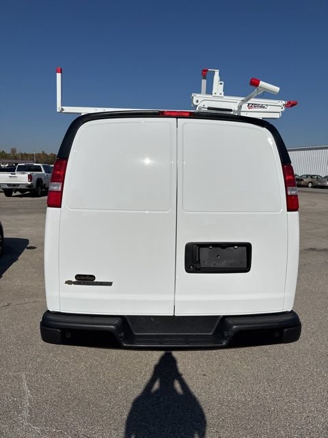Used 2025 Chevrolet Express 3500 w/ Driver Convenience Package RWD image 15