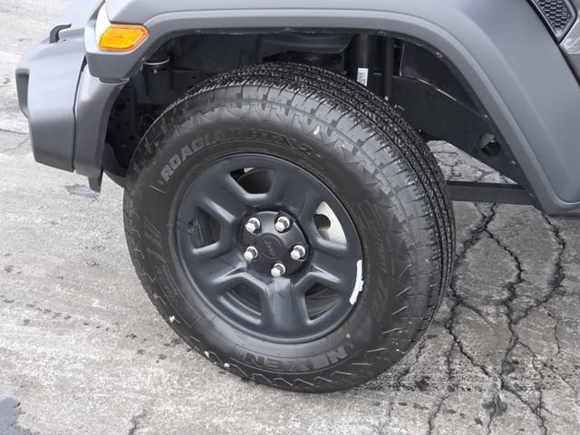 Used 2025 Jeep Wrangler Sport image 19