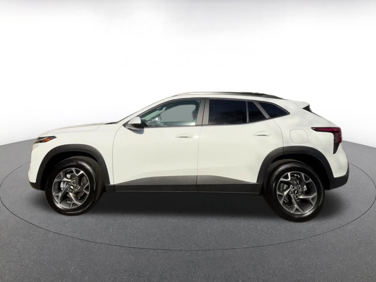 Used 2025 Chevrolet Trax LT image 9