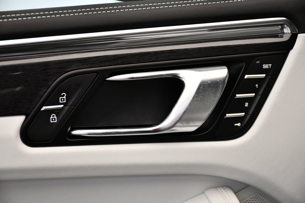 Certified 2026 Porsche Macan Turbo AWD/4WD image 37