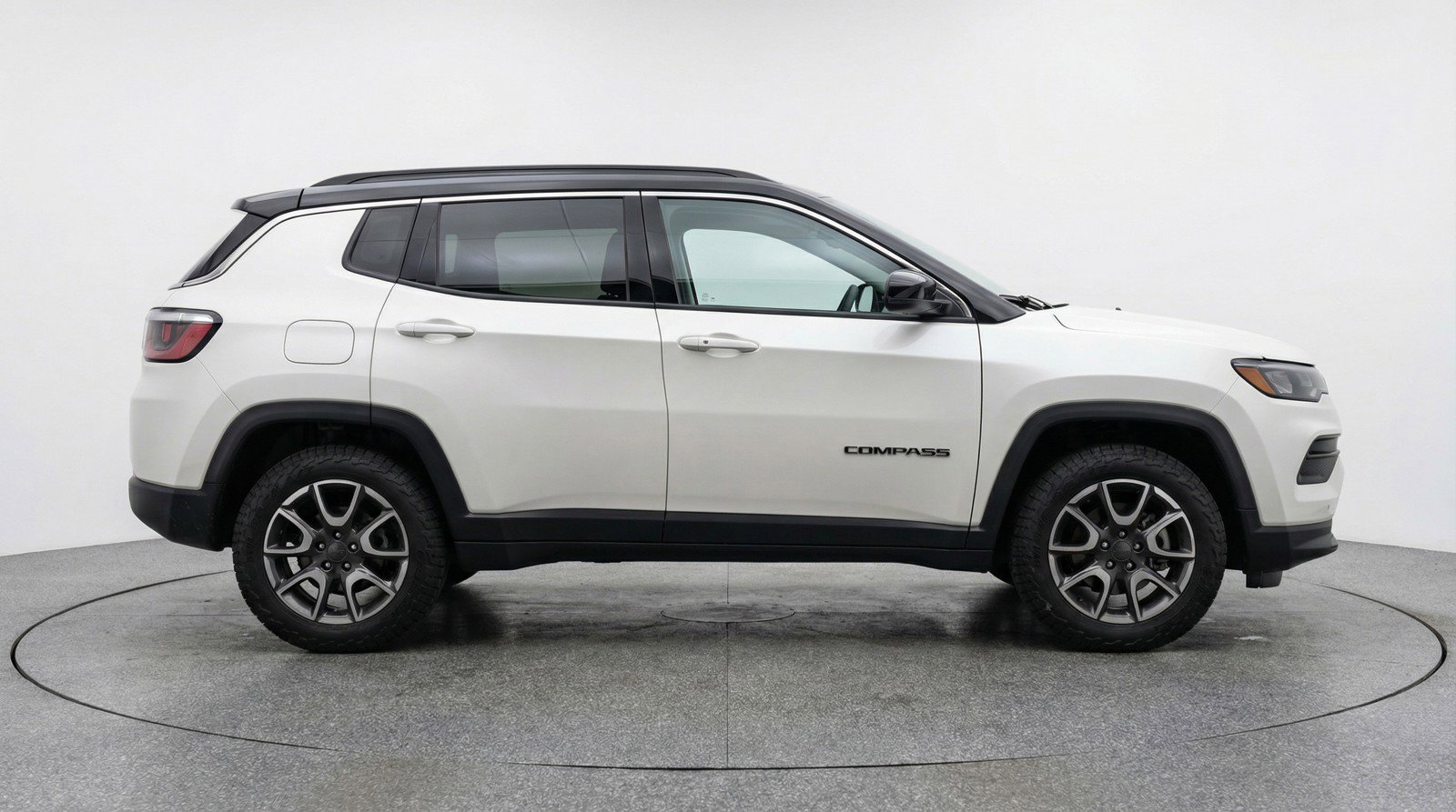 Used 2025 Jeep Compass Trailhawk AWD/4WD image 11