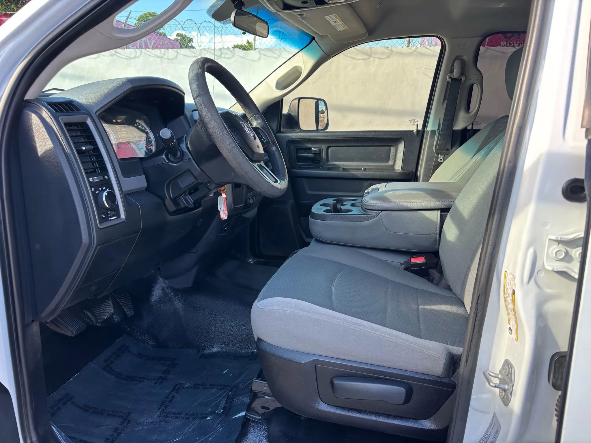 Used 2017 RAM 2500 Tradesman w/ Chrome Appearance Group RWD image 8