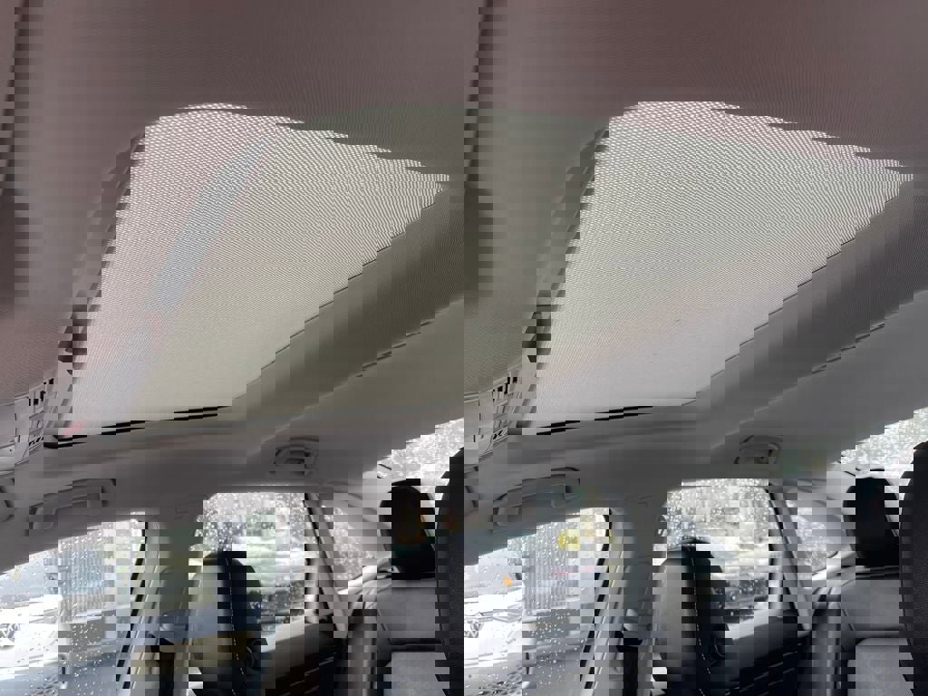 Certified 2023 Volkswagen Jetta SE w/ Panoramic Sunroof Package image 18