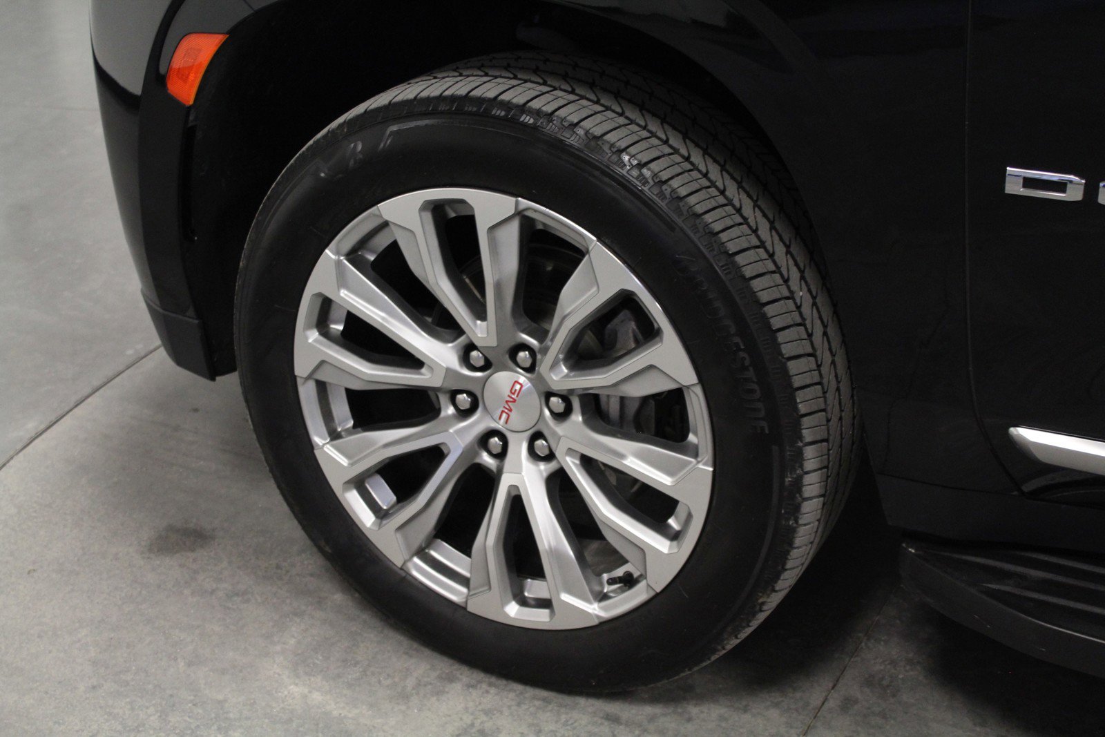 Used 2024 GMC Yukon XL Denali image 10