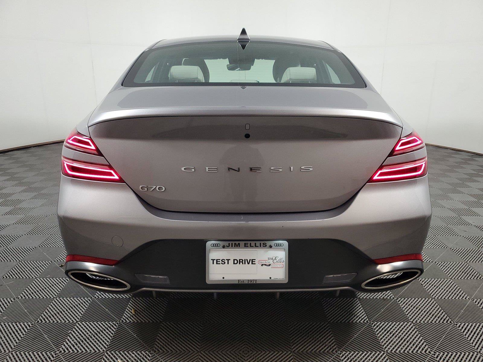 Used 2025 Genesis G70 2.5T RWD image 5