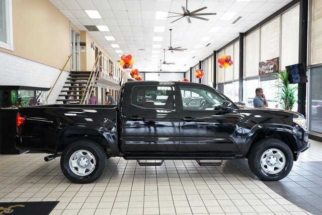 Used 2023 Toyota Tacoma SR image 15