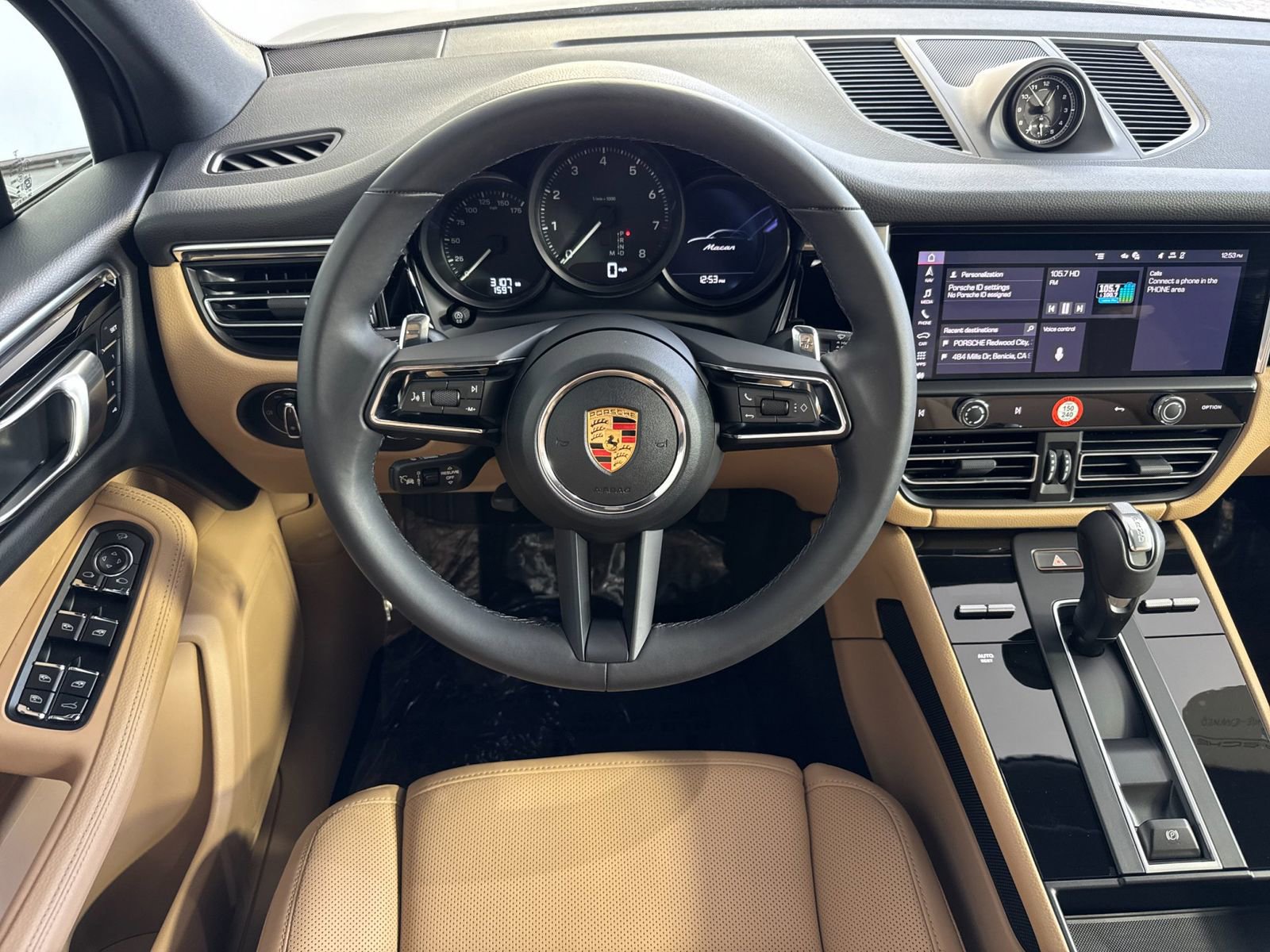 Certified 2025 Porsche Macan image 16