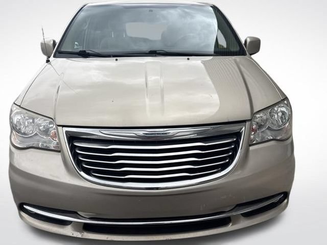 Used 2015 Chrysler Town & Country Touring FWD image 7