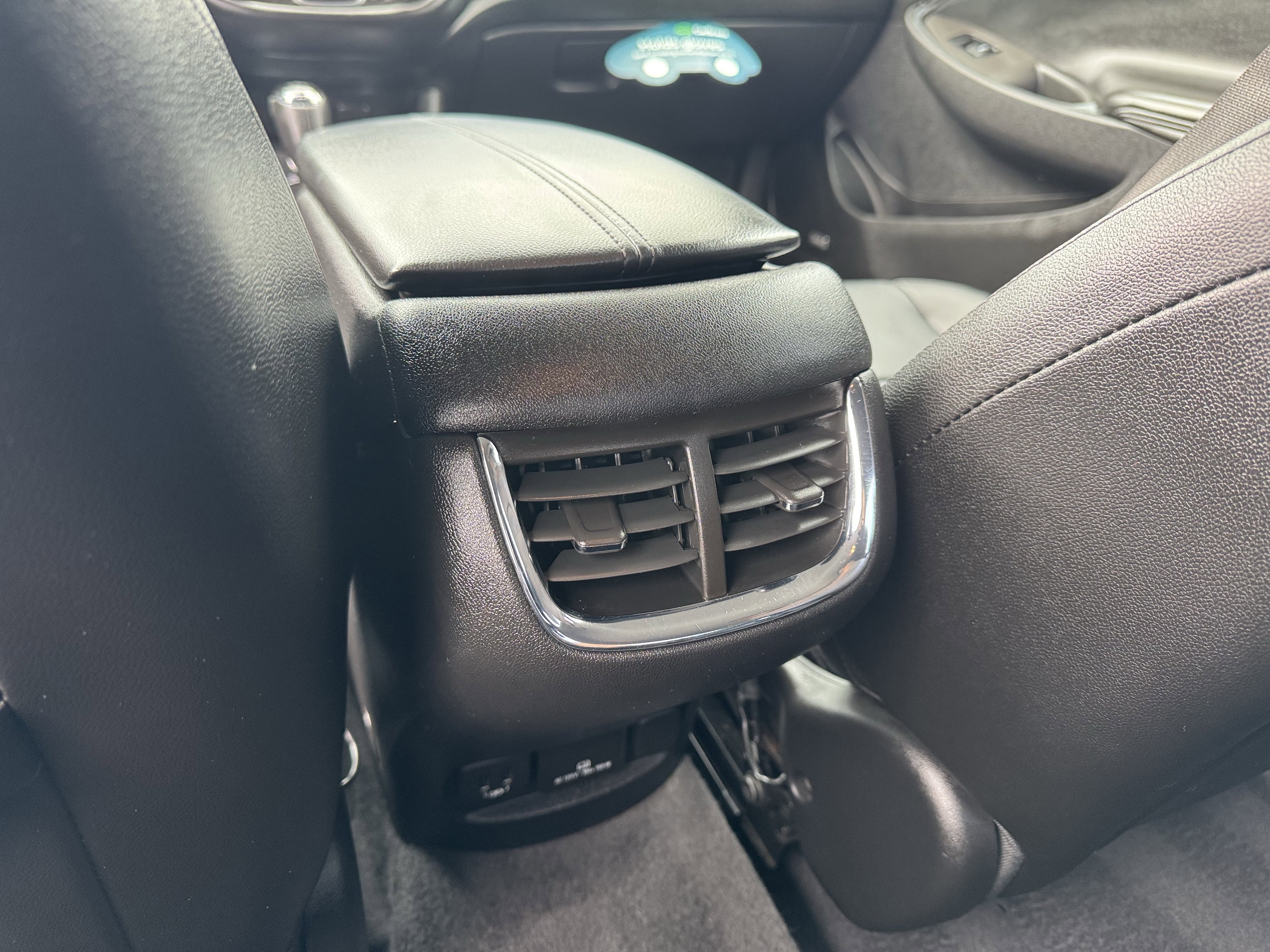 Used 2018 Chevrolet Malibu LT w/ Leather Package FWD image 16
