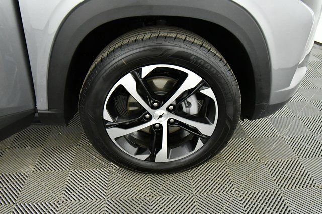 Used 2025 Chevrolet Trax RS w/ Driver Confidence Package image 17