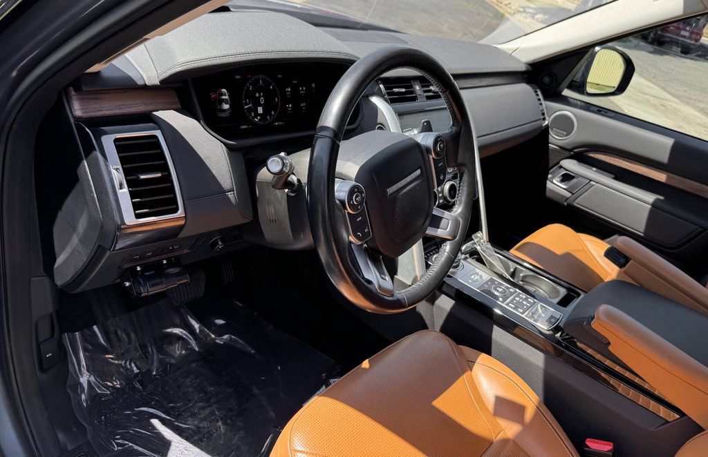 Used 2018 Land Rover Discovery HSE AWD/4WD image 17