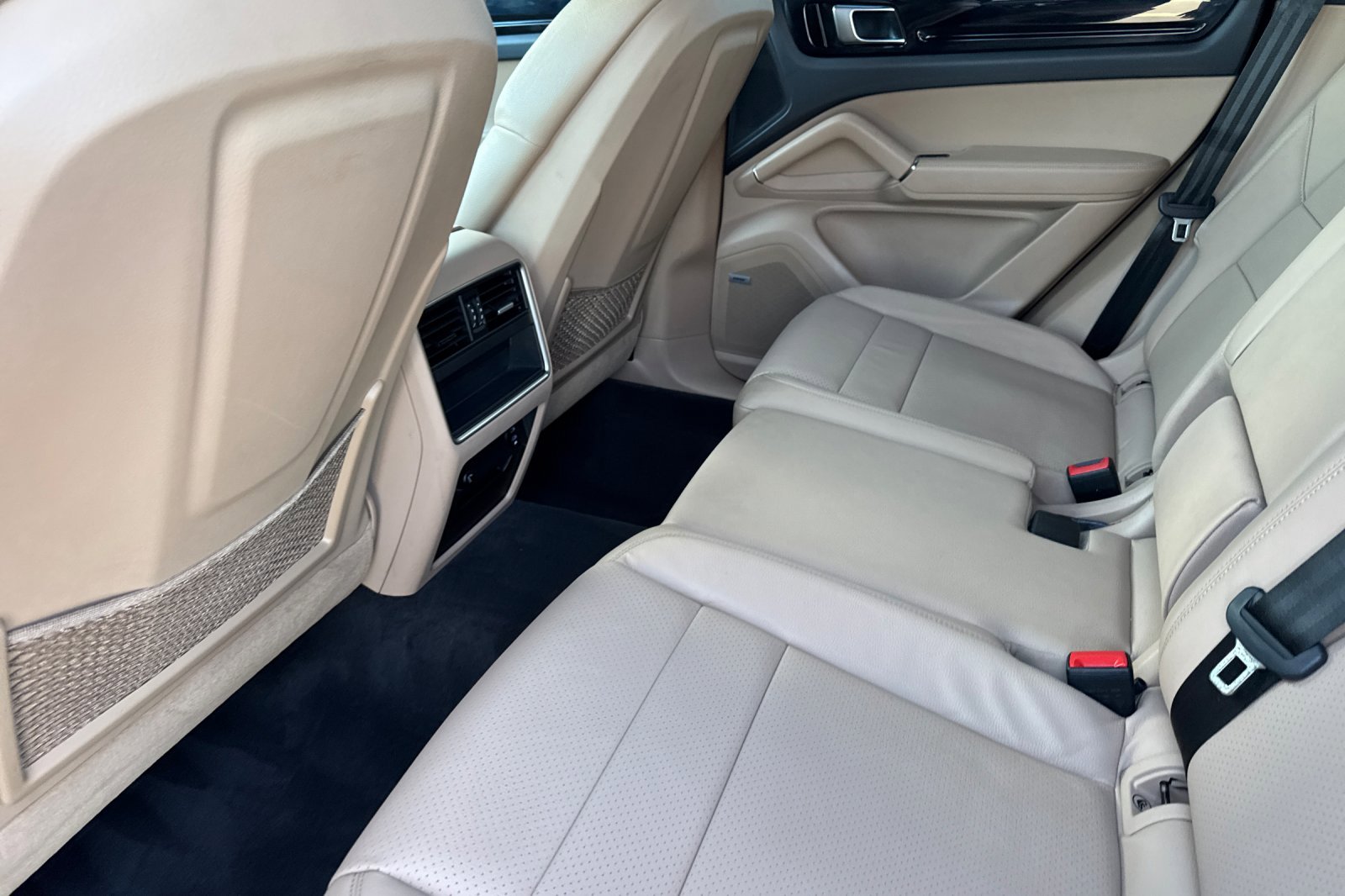 Used 2021 Porsche Cayenne AWD/4WD image 12