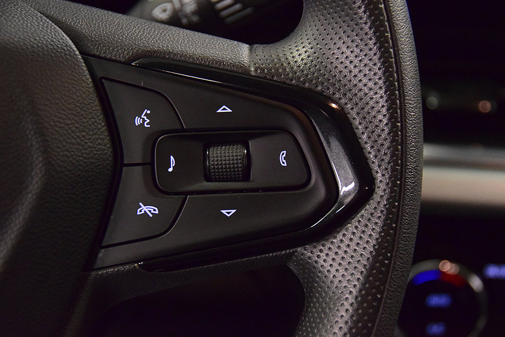 Used 2024 Chevrolet Trax LT w/ Sunroof Package FWD image 19