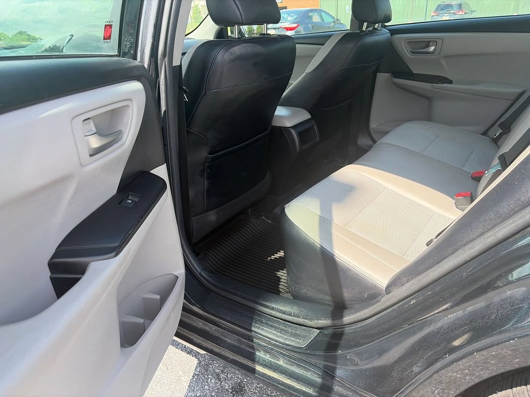 Used 2017 Toyota Camry SE FWD image 11