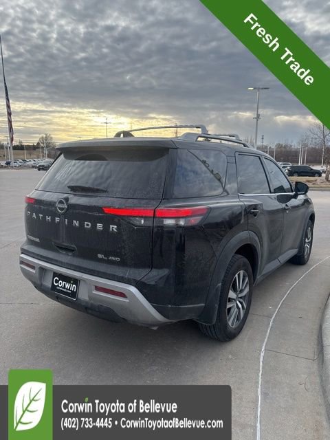 Used 2025 Nissan Pathfinder SL image 3