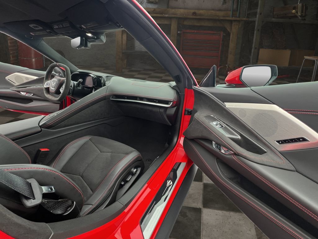 Used 2021 Chevrolet Corvette Stingray w/ Z51 Performance Package image 16