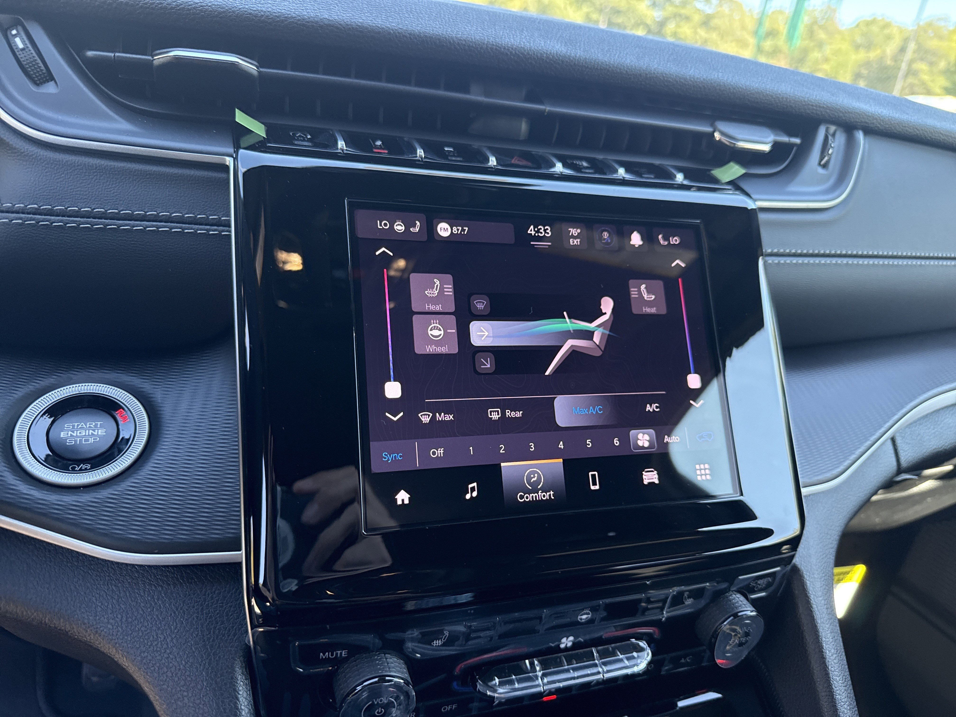 New 2025 Jeep Grand Cherokee Altitude image 27