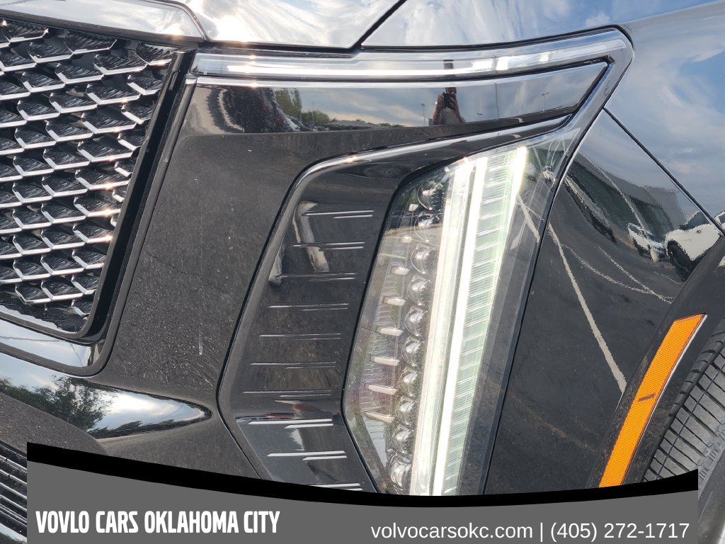 Used 2025 Cadillac Escalade ESV Sport AWD/4WD image 9