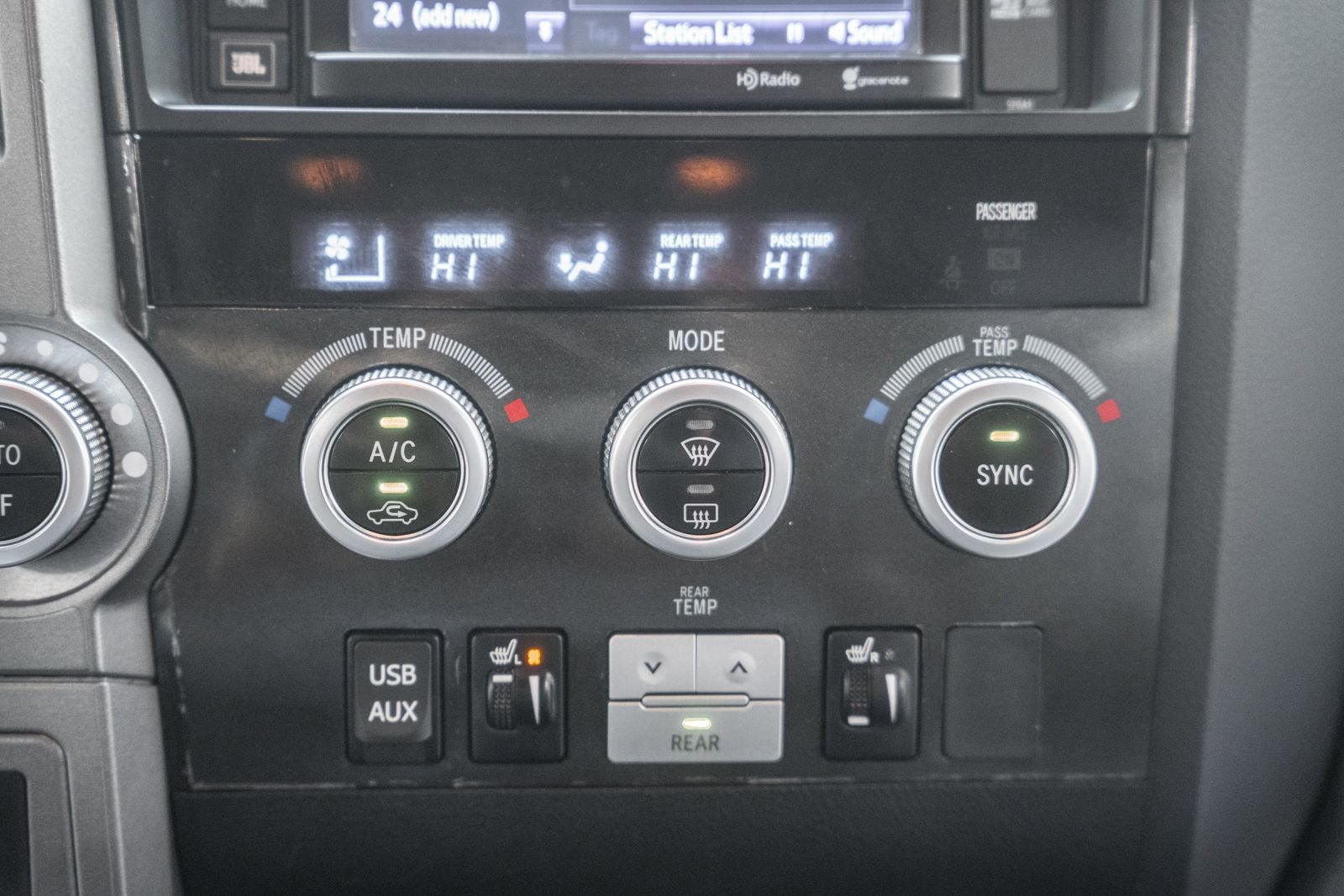 Used 2015 Toyota Sequoia Limited image 27