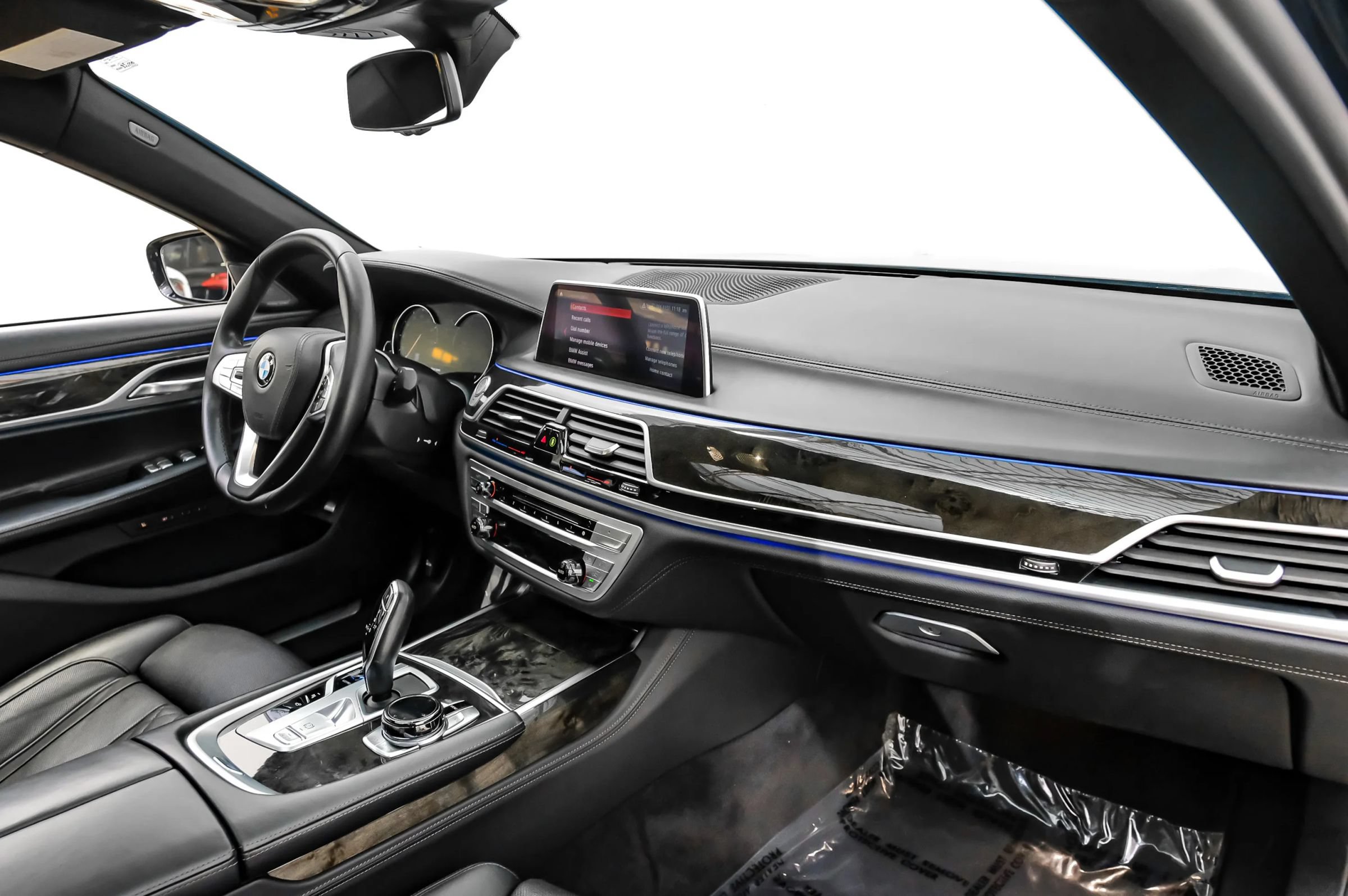 Used 2019 BMW 740i w/ Executive Package RWD image 9
