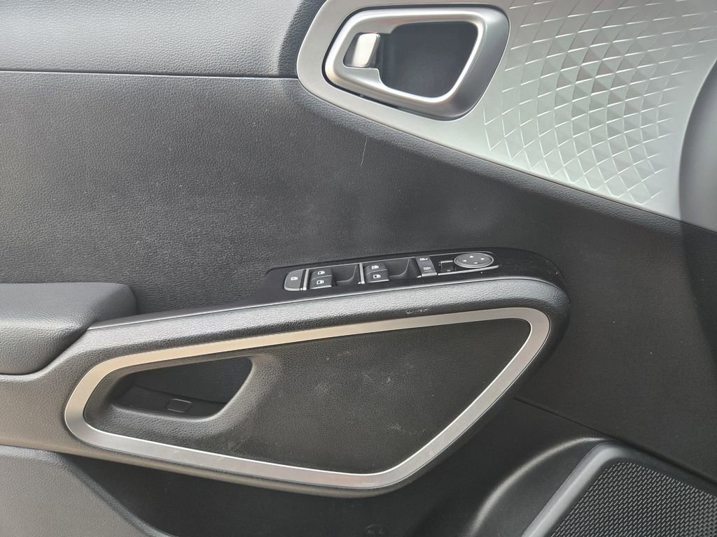 Certified 2023 Kia Soul LX w/ LX Technology Package FWD image 25