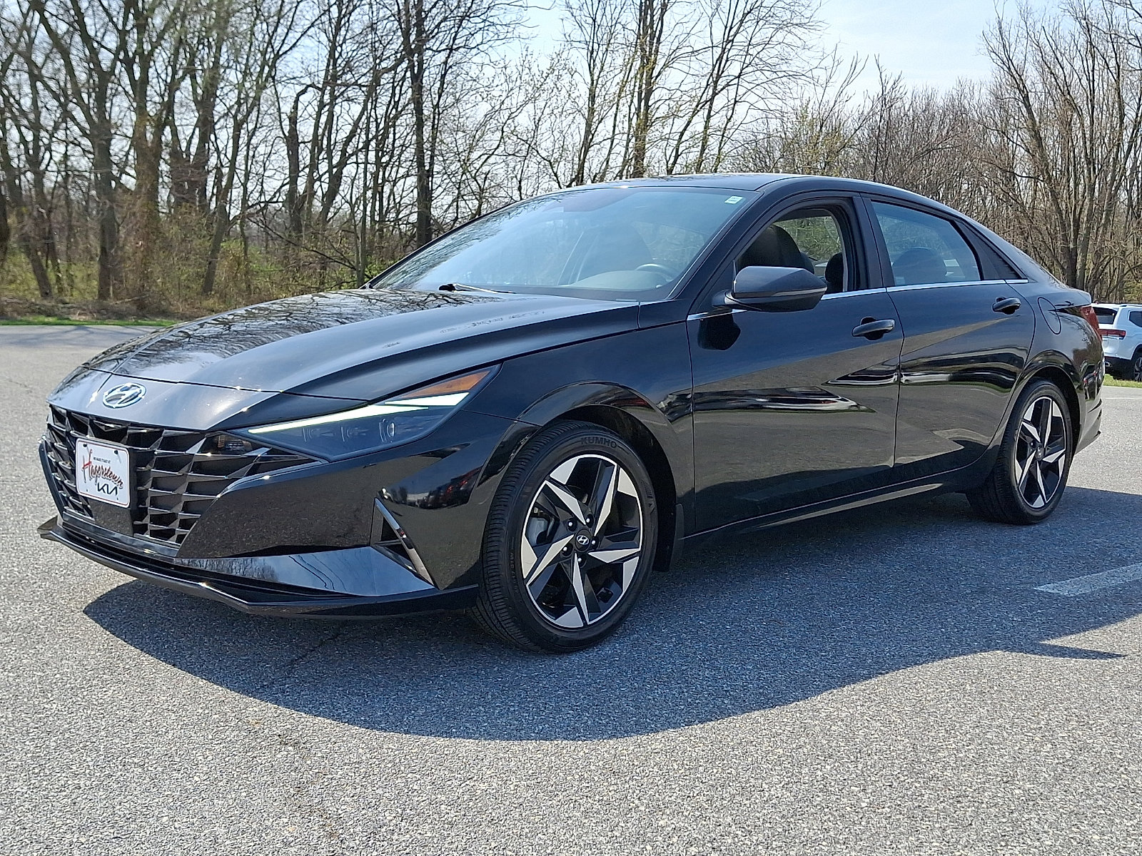 Used 2023 Hyundai Elantra Limited image 3