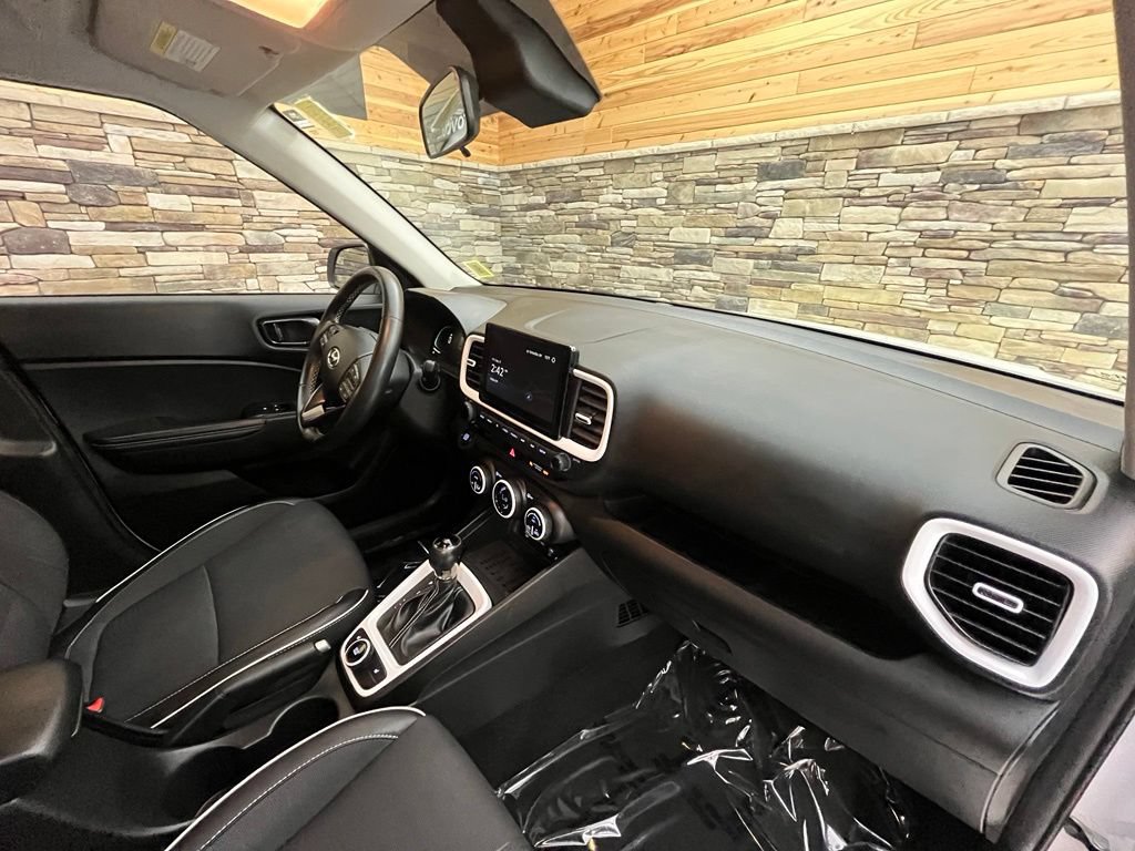 Used 2024 Hyundai Venue Limited FWD image 27