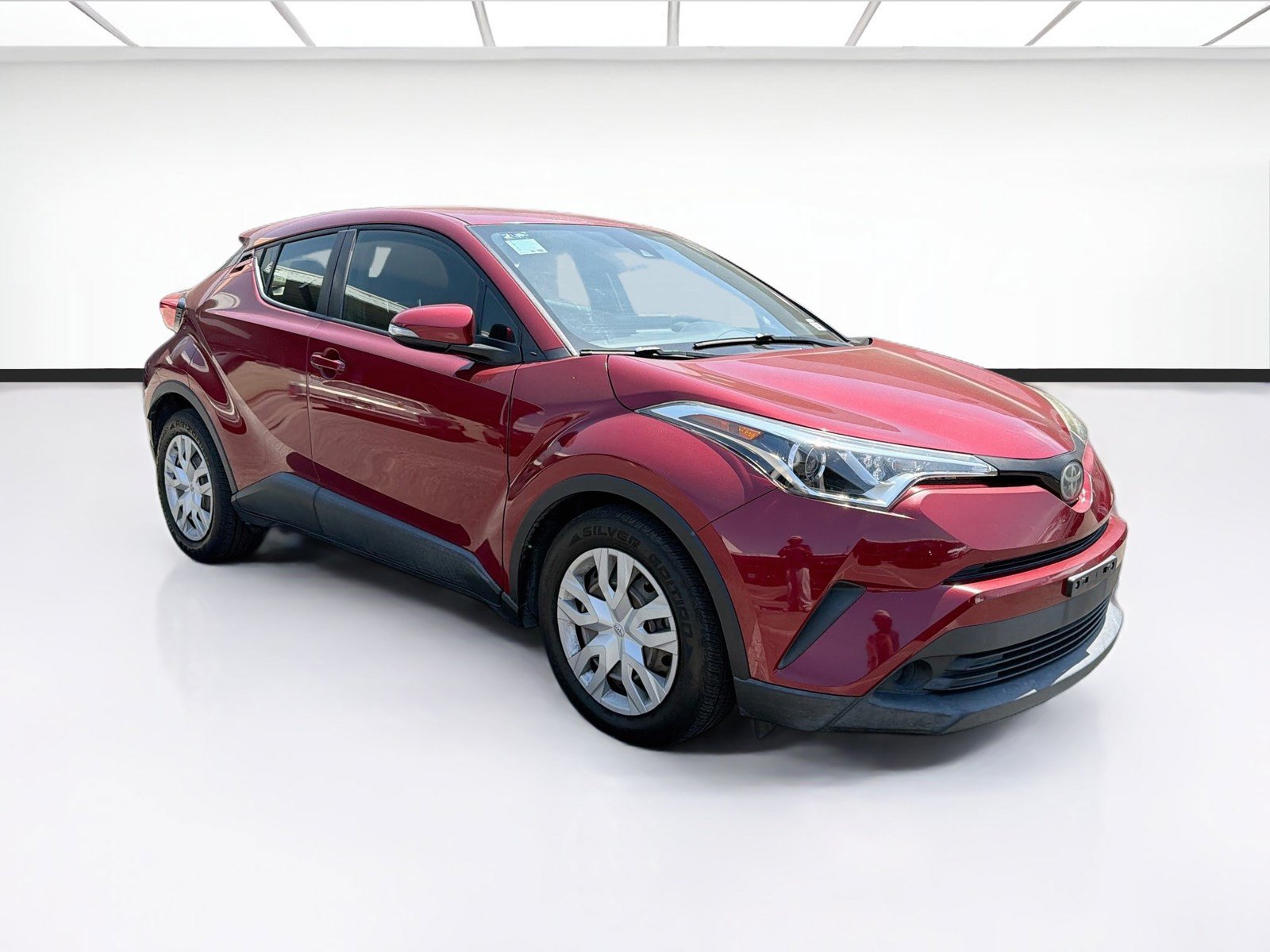 Used 2019 Toyota C-HR LE FWD image 3