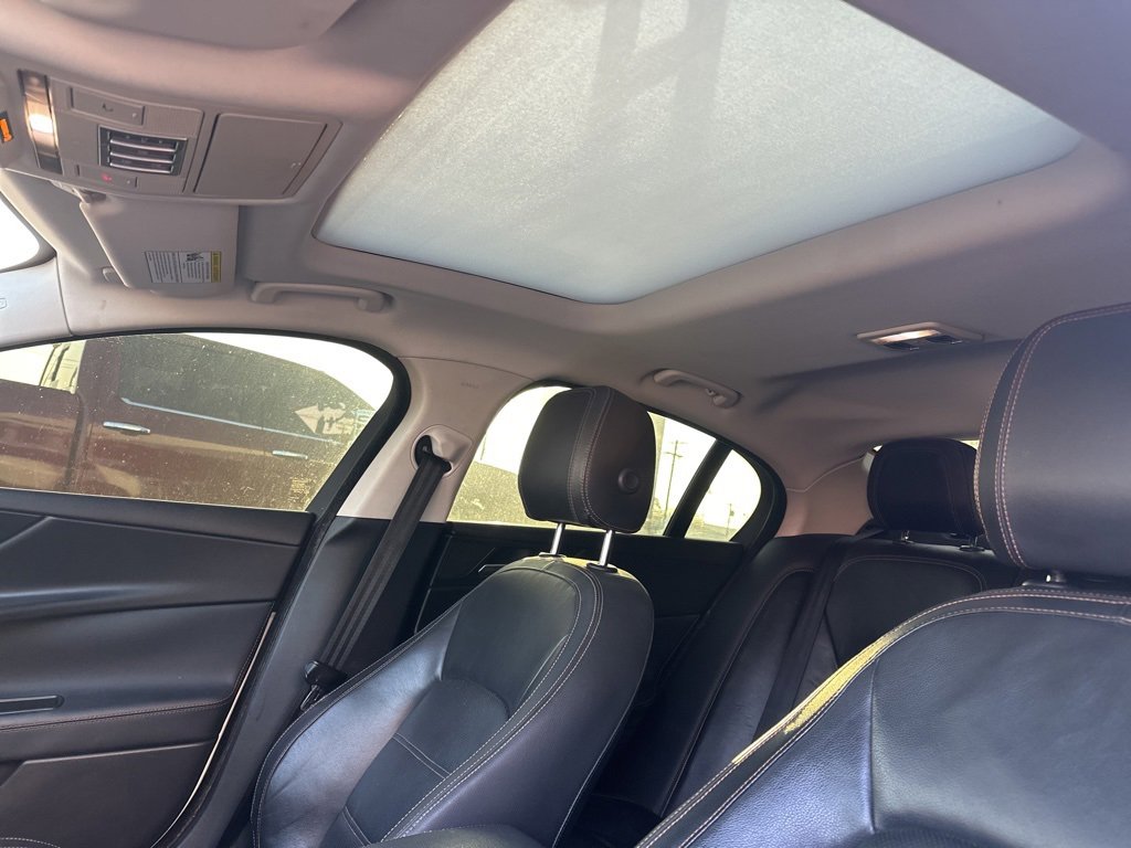 Used 2018 Jaguar XE Prestige image 8