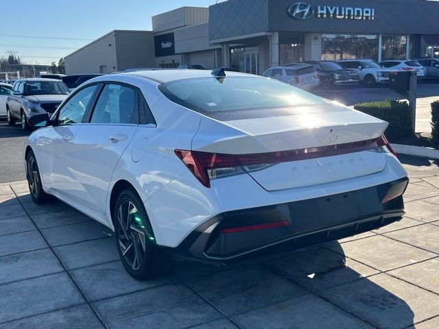 Certified 2025 Hyundai Elantra SEL image 9