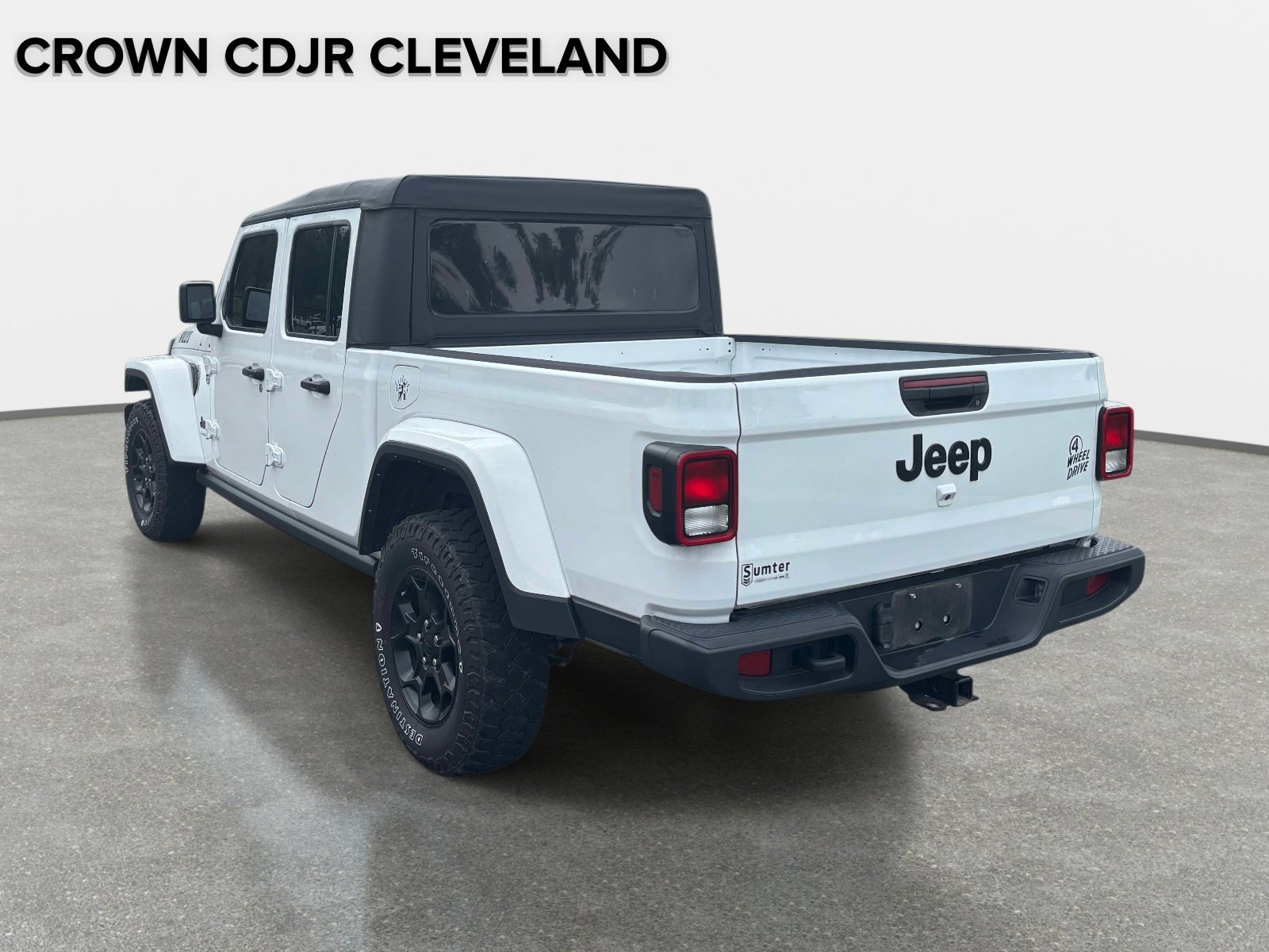 Used 2023 Jeep Gladiator Sport AWD/4WD image 3