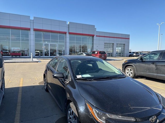 Used 2023 Toyota Corolla LE image 2