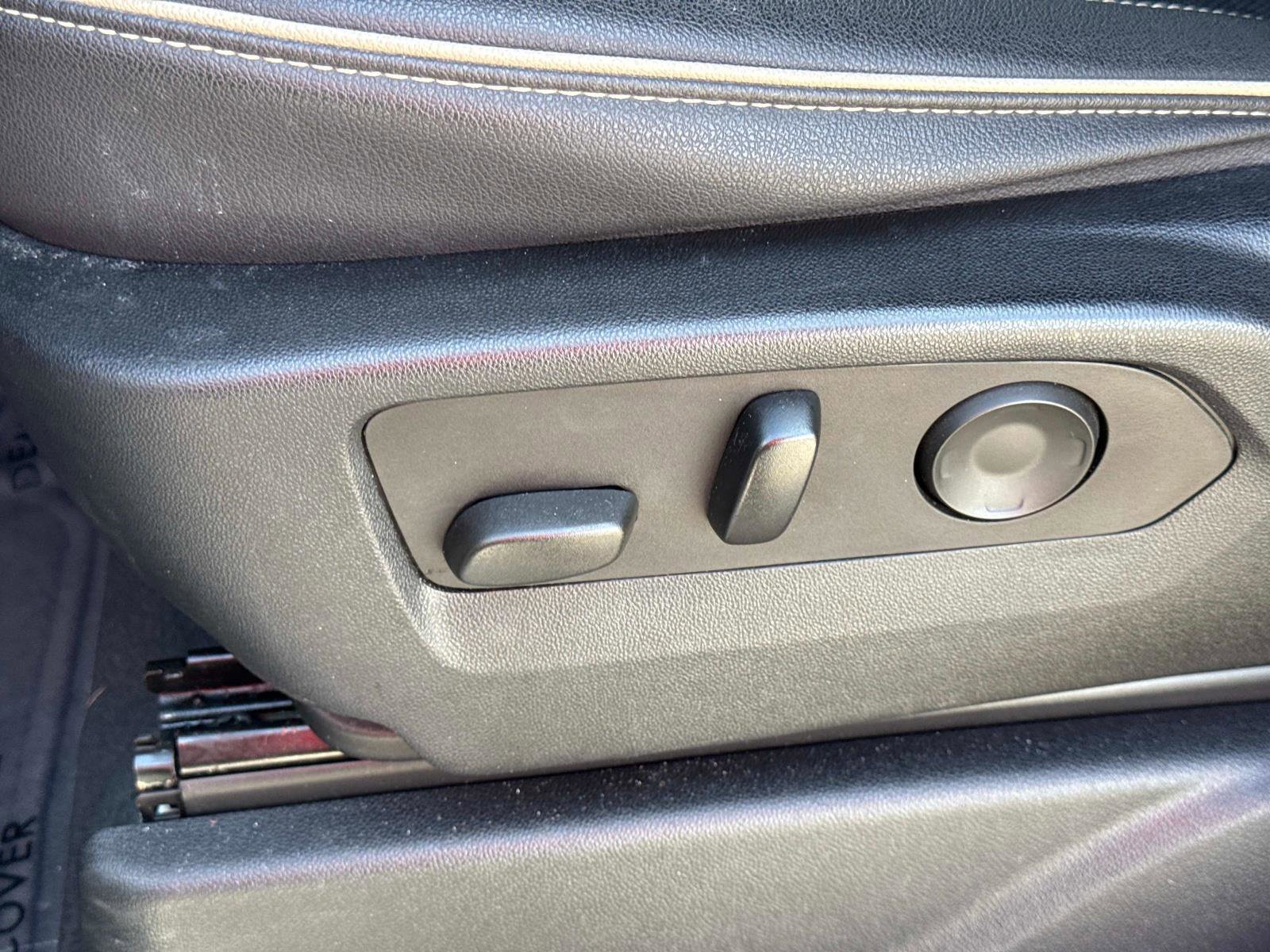 Used 2023 Chevrolet Suburban Premier image 24