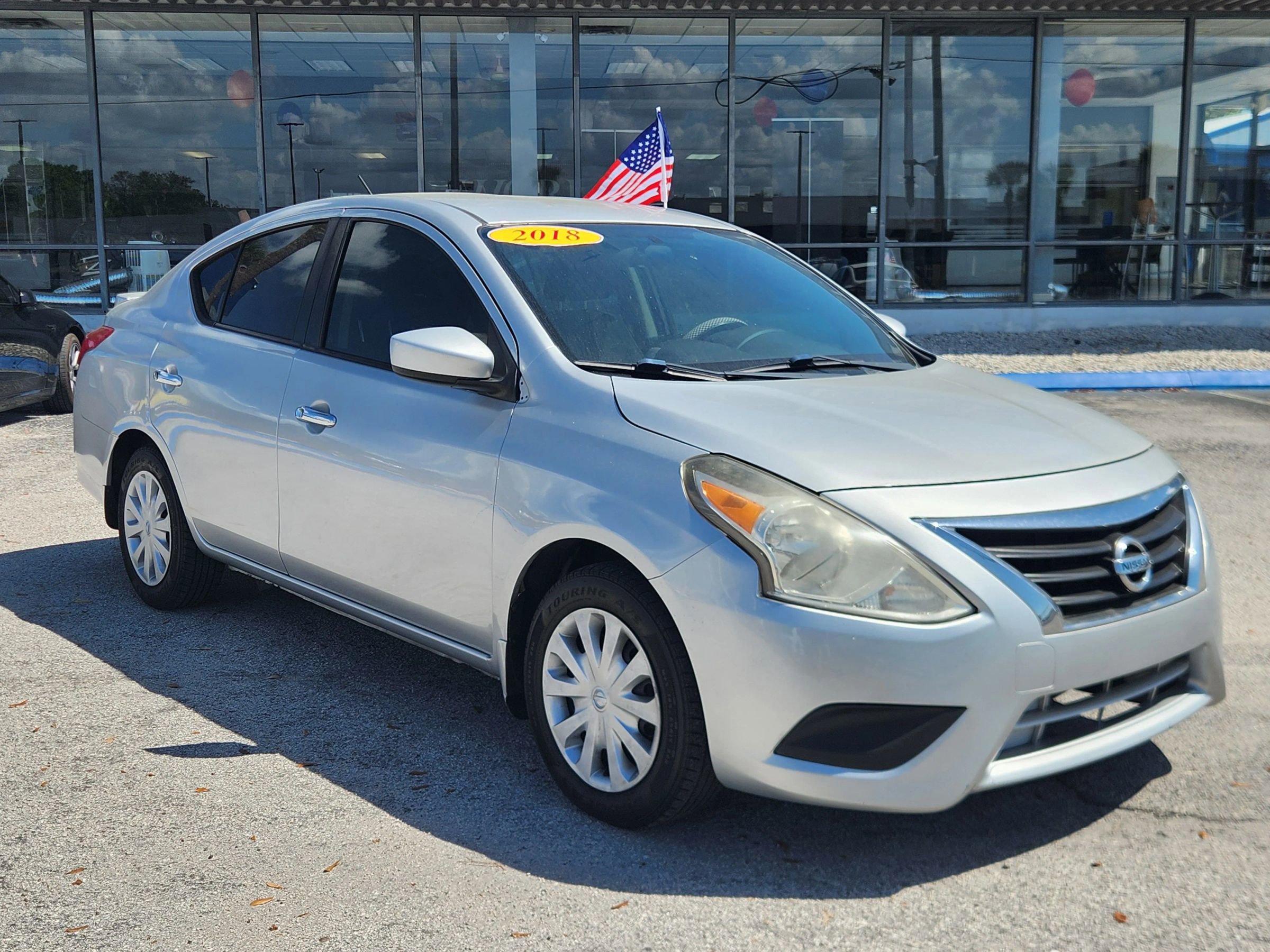Used 2018 Nissan Versa SV FWD image 2