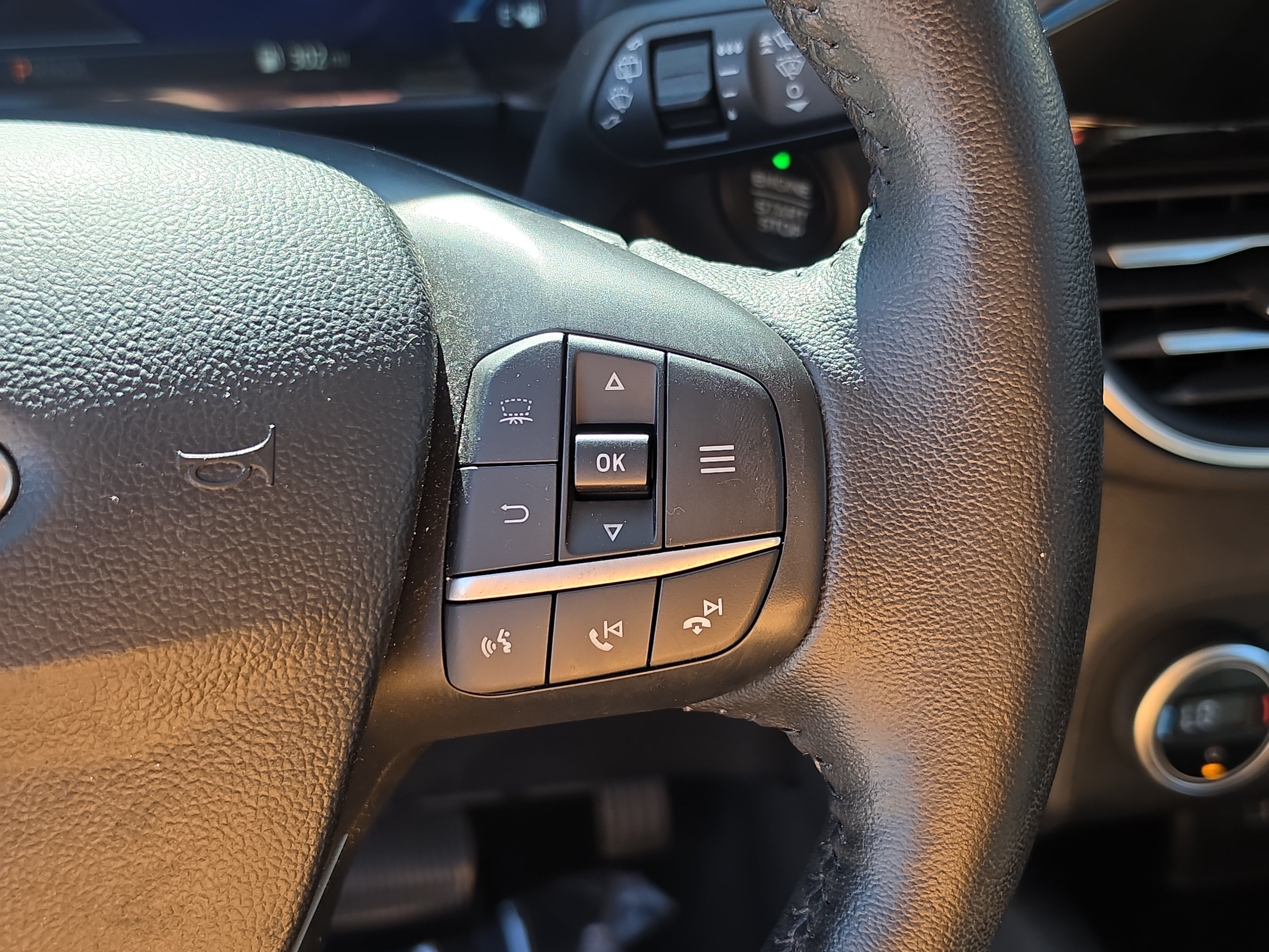 Used 2020 Ford Escape Titanium FWD image 32