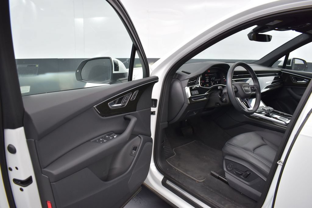 Used 2025 Audi Q7 3.0T Premium w/ Convenience Package AWD/4WD image 12