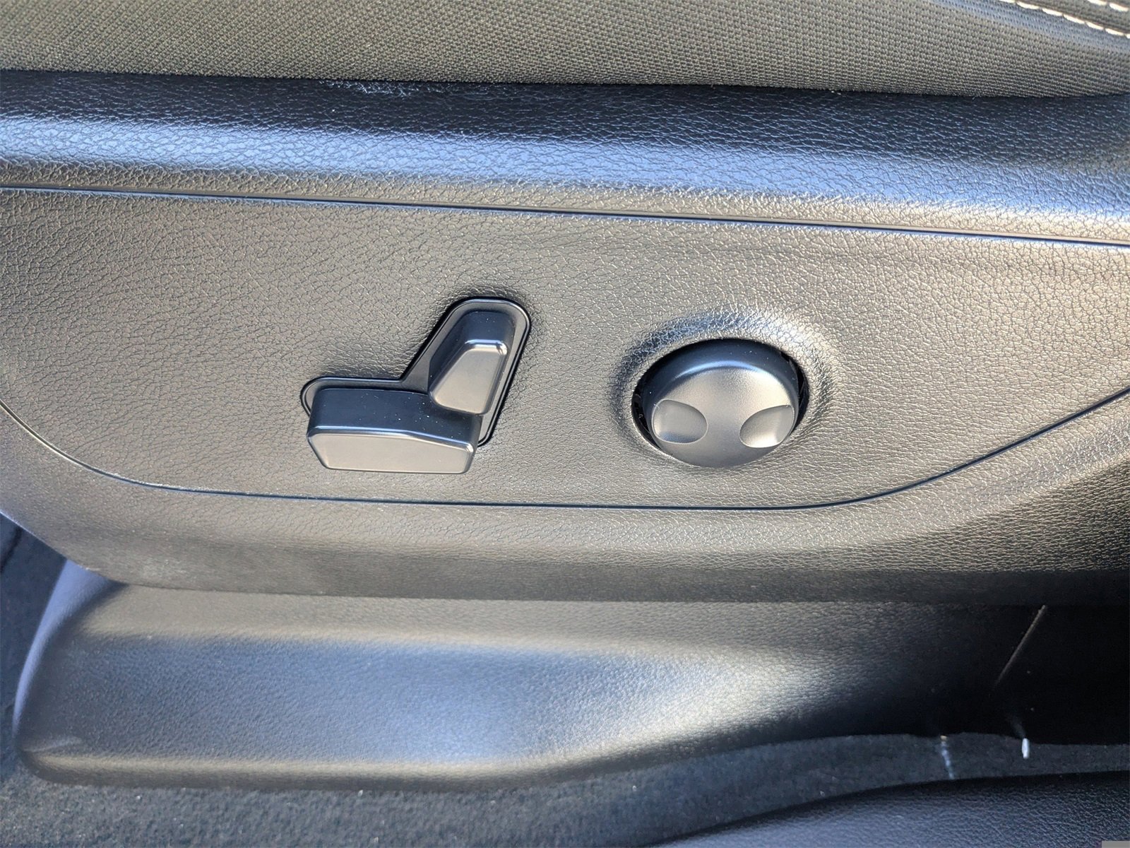 Used 2019 Chevrolet Equinox LT w/ Driver Convenience Package image 20