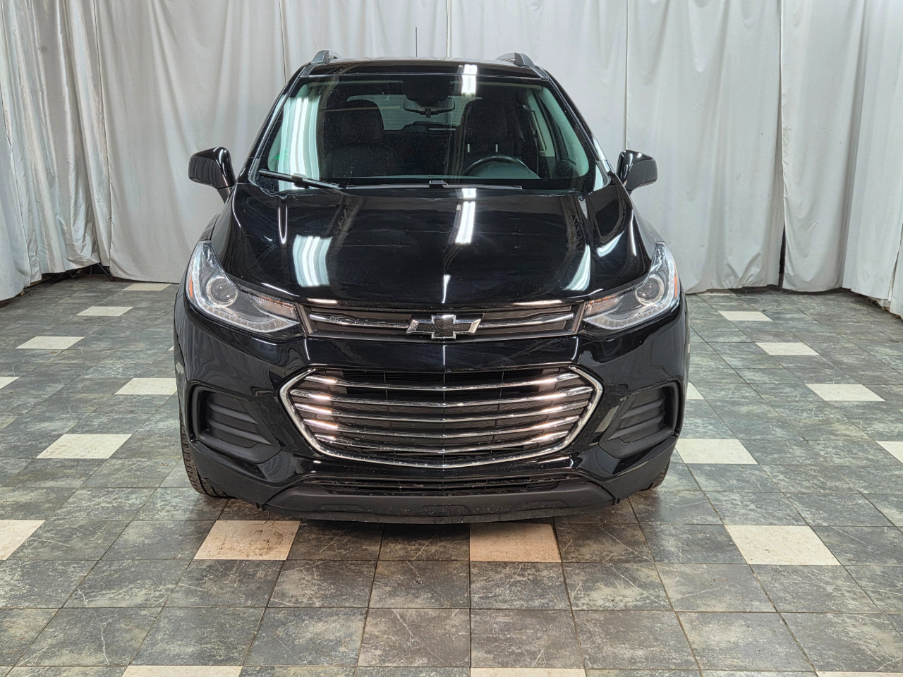 Used 2021 Chevrolet Trax LT w/ Premium Seat Package image 3