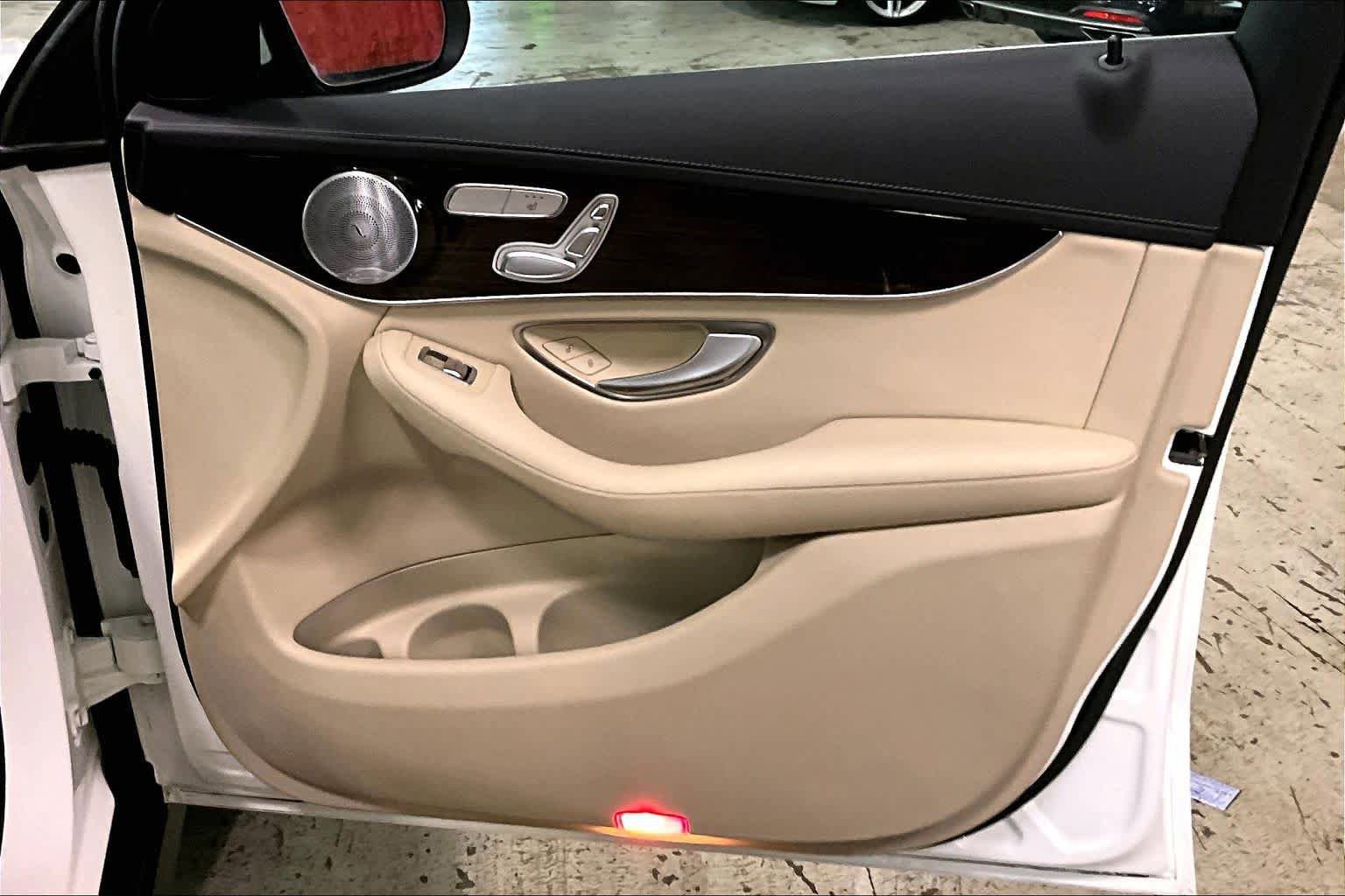 Used 2016 Mercedes-Benz GLC 300 4MATIC image 23