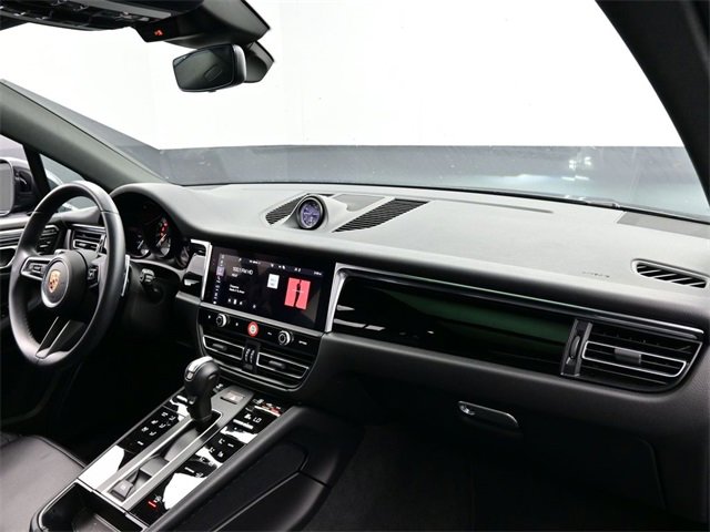 Used 2025 Porsche Macan image 22