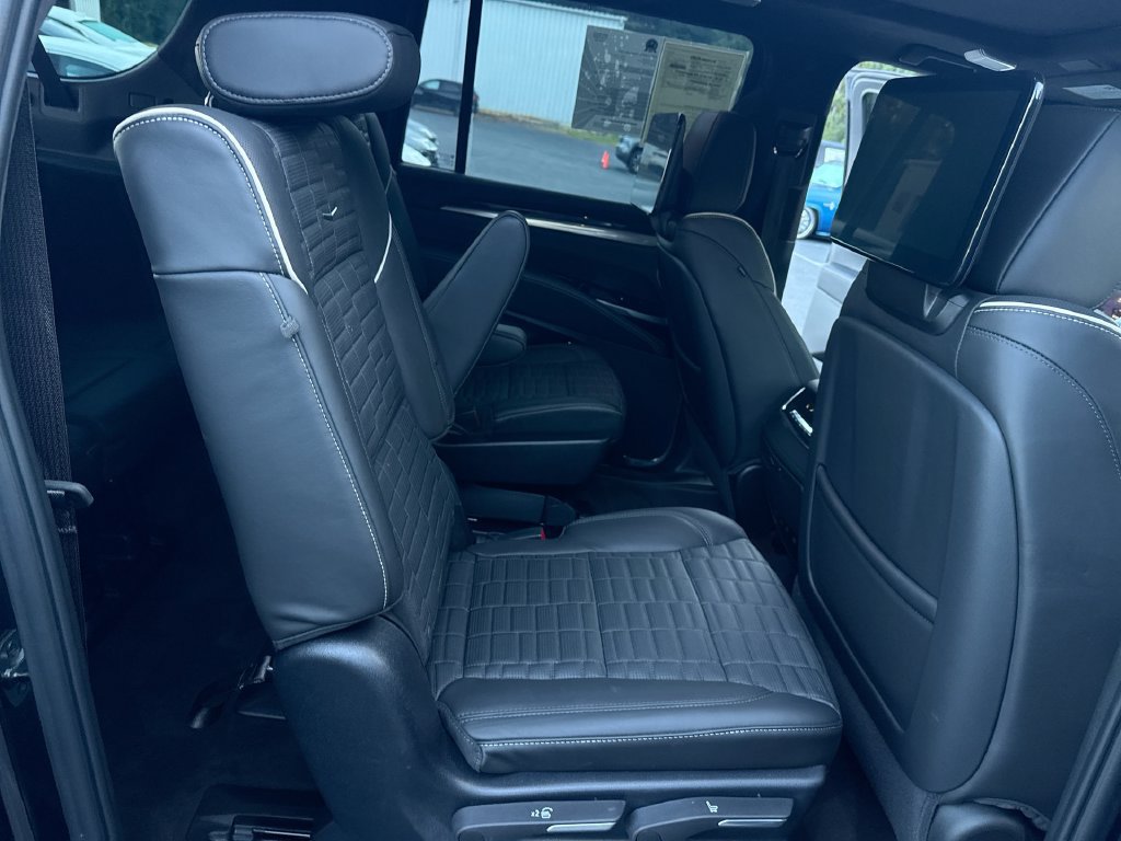Used 2025 Cadillac Escalade ESV Sport Platinum AWD/4WD image 29